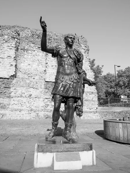 Statua Traiano in bianco e nero a Londra — Foto Stock