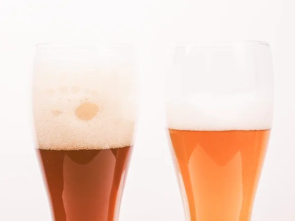 Retro mencari Dua gelas bir Jerman — Stok Foto