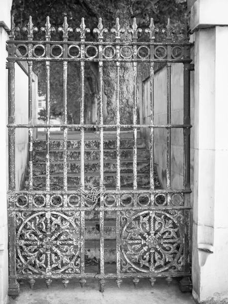 Black and white Old gate — Stock Photo, Image