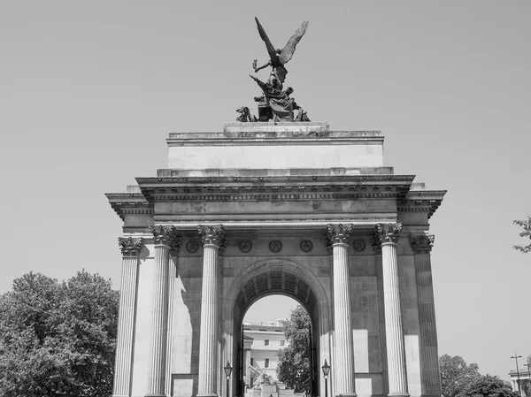 Black and white Wellington arch in London — Stock Photo, Image