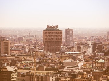 Milano hava görüntüsüne bakıyorum.