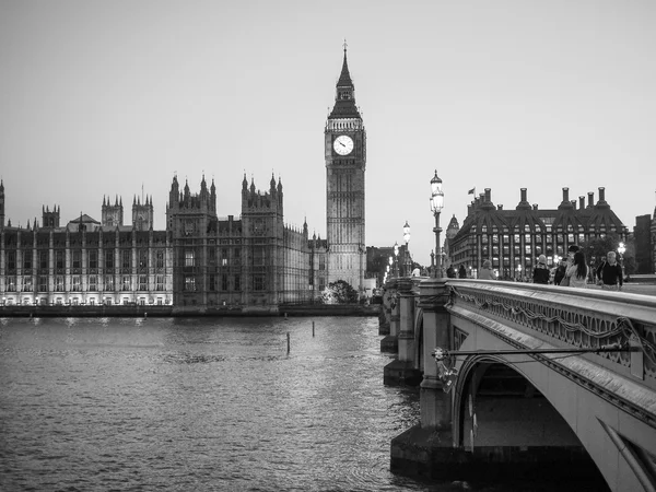 Casas del Parlamento en Londres en blanco y negro — Foto de Stock
