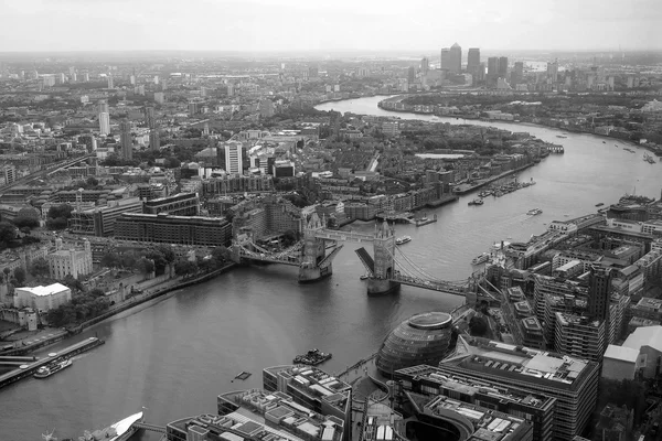 Luchtfoto van de rivier de Theems in L — Stockfoto