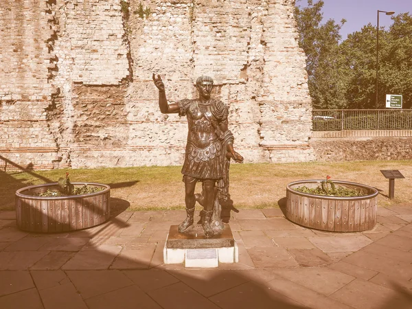 Retro looking Trajan statue in London — Stock Photo, Image