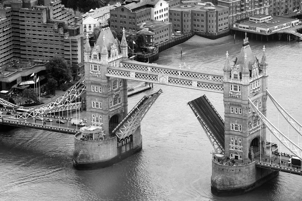 Tower Bridge in London — Stockfoto