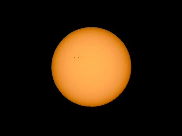Sonne mit Sonnenflecken mit Teleskop gesehen — Stockfoto