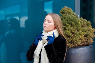 seksi bir görünüme sahip güzel genç kadın