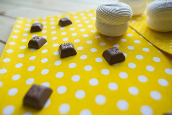 Chocolat au lait et guimauves blanches. vue d'en haut — Photo