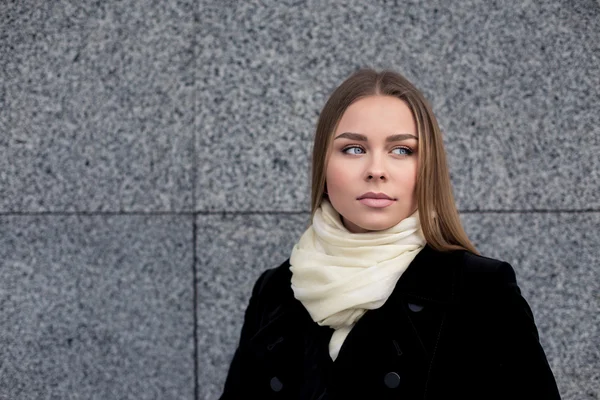 Mooie jonge vrouw met een sexy look — Stockfoto