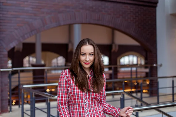 Positive student looking at the camera — Stock Photo, Image