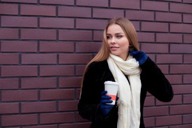 Açık havada kahve içmek işkadını, Bahar