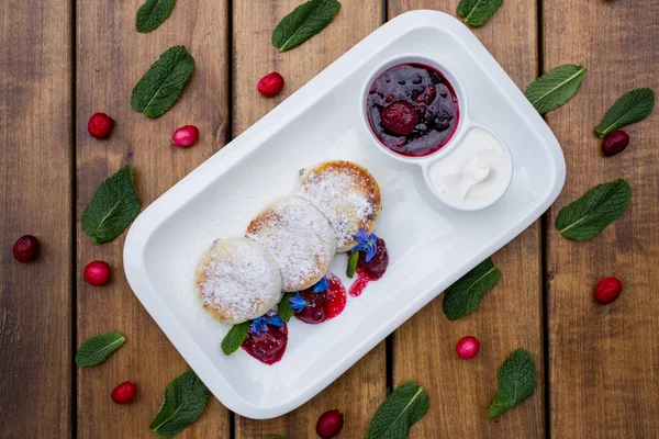 Cottage pancake, fatti in casa syrniki tradizionale ucraino e russo, vista dall'alto — Foto Stock