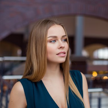 Genç office çalışan stajyer