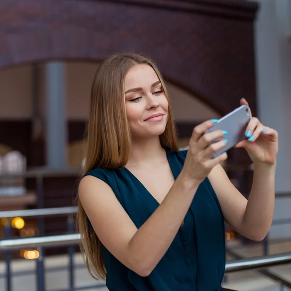 Portrait of a modern business woman taking a selfie — Stock Photo, Image