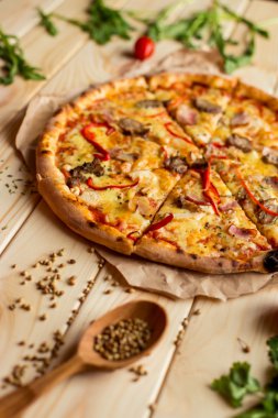 Pizza ile et ve yemek pişirmek için malzemeler