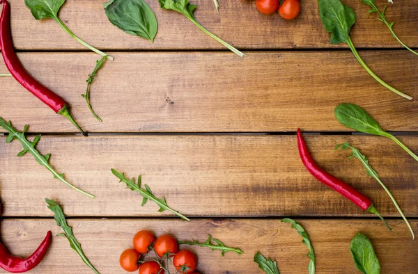 Tomates cherry sobre fondo de madera — Foto de Stock