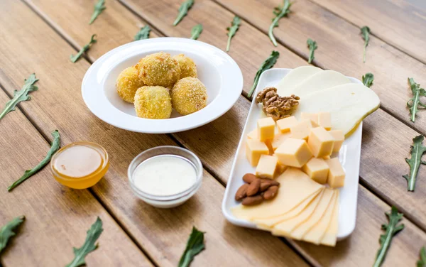 Cheese palette. Cheese balls — Stock Photo, Image