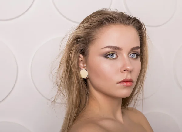 Naakt make-up met perfecte, schone huid — Stockfoto
