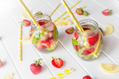 taze çilek lezzetli çilek içecek