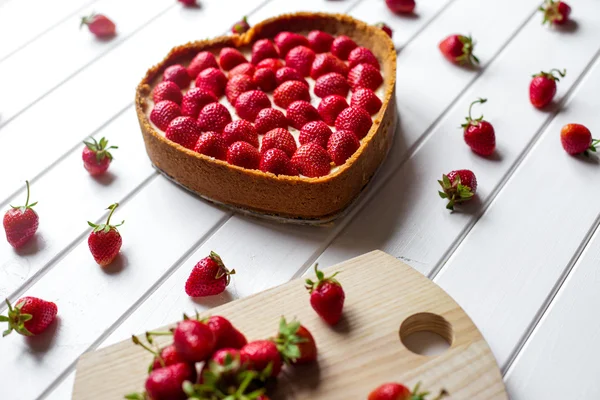 Hausgemachter Erdbeerkäsekuchen — Stockfoto