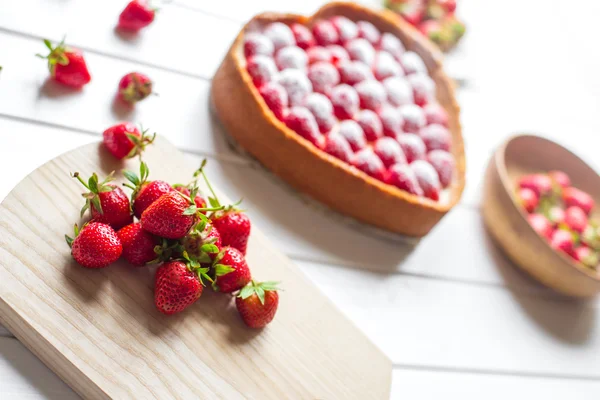 自制草莓奶酪蛋糕甜点 — 图库照片