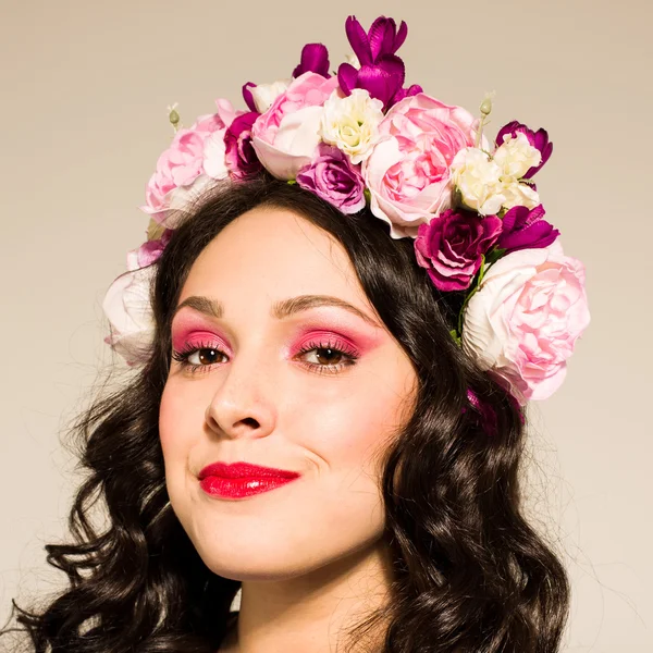 Mädchen mit lockigem Haar. Studio — Stockfoto