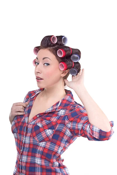 Felice bella donna indossare bigodini capelli sulla testa — Foto Stock