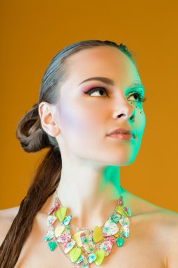 Genç kadın Bayan izole lüks aksesuarları ile 