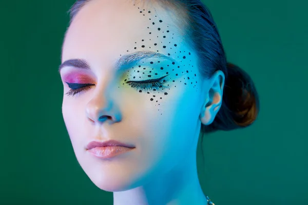 Hermosa mujer con maquillaje de noche. Joyería y Belleza. Foto de moda —  Fotos de Stock