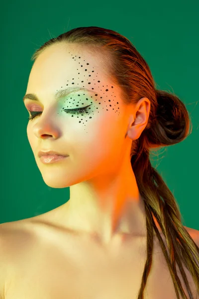 Retrato de primer plano de cara hermosa con maquillaje perfecto —  Fotos de Stock