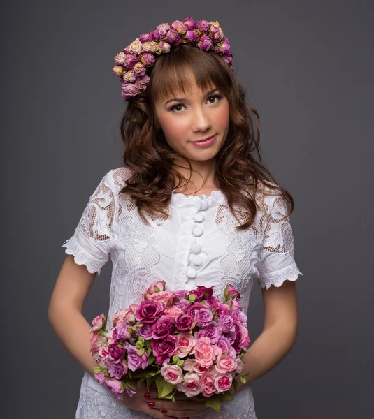 Attraktive Braut am Hochzeitstag — Stockfoto