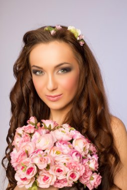 çok güzel bir gelin gelin buketi pembe ile portresi