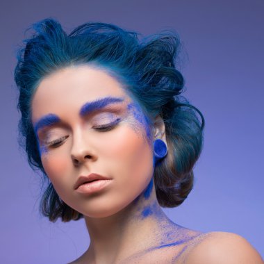 yaratıcı parlak makyaj kadınla 