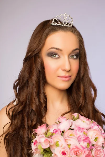 Linda noiva retrato casamento maquiagem, penteado do casamento, vestido de casamento — Fotografia de Stock