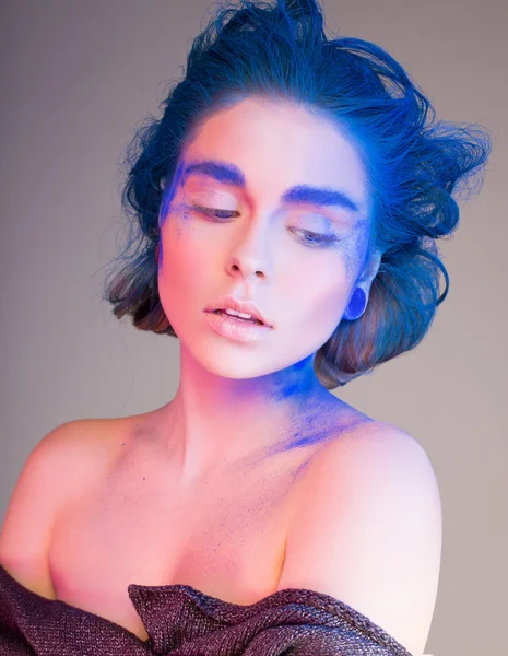 Filtro rosa. Retrato creativo de mujeres hermosas en el estudio —  Fotos de Stock