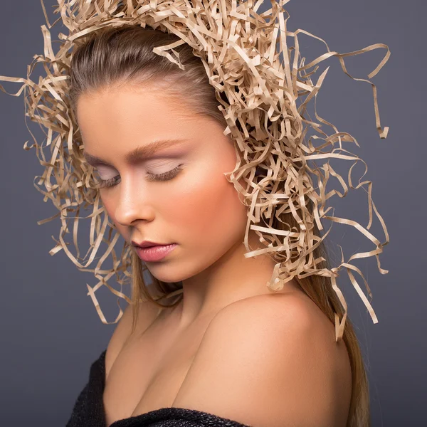 Retrato de joven hermosa mujer con la piel limpia . —  Fotos de Stock