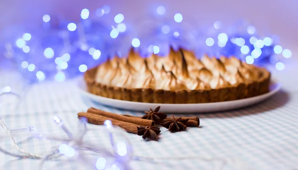 Torta de merengue em estúdio — Fotografia de Stock