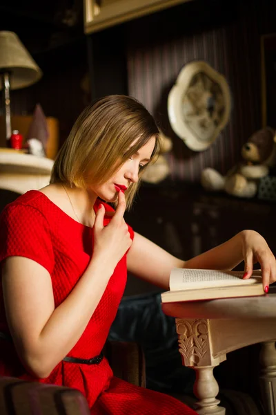 Pretty woman with a book — Stock Photo, Image