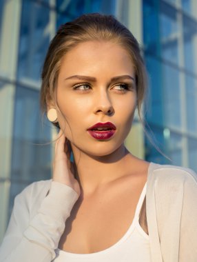 zarif, güzel sarışın