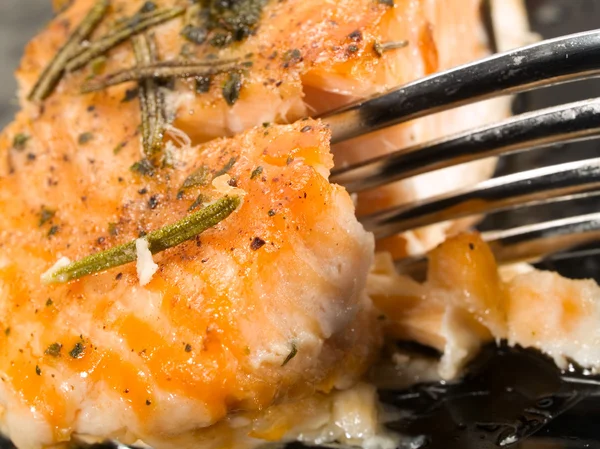 Salmone al forno con rosmarino — Foto Stock