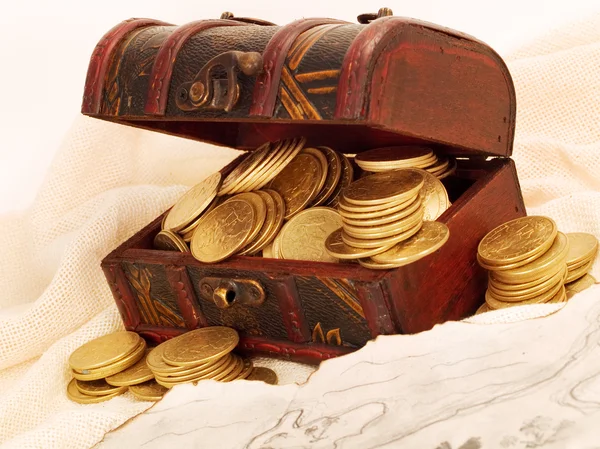 harita üzerinde hazine sandığı