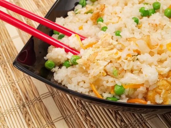 Kinesisk ris med grønnsaker – stockfoto