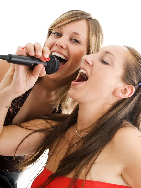 Meninas cantando karaoke — Fotografia de Stock