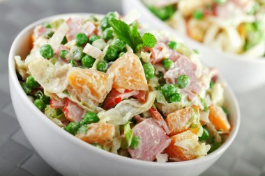 Bezelye salatası patates