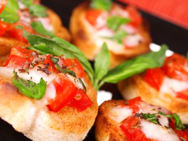 Domates ile İtalyan bruschetta