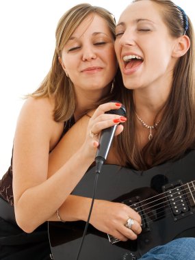 Kızlar şarkı ve gitar çalmak