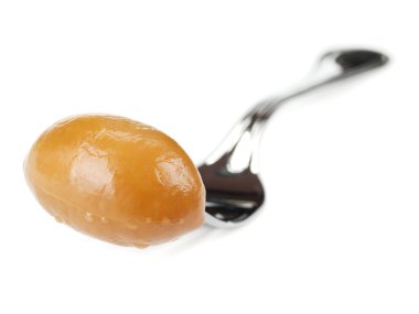 çatal üzerinde yeşil zeytin