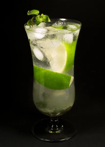 Cocktail Mojito in vetro — Foto Stock