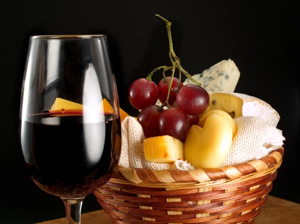 Queso, uvas y vino —  Fotos de Stock
