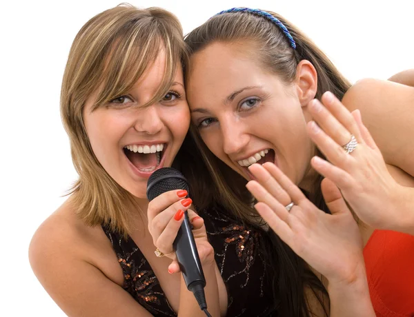 Meninas cantando karaoke — Fotografia de Stock